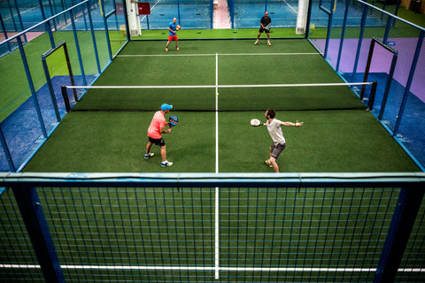 Padel: O que é, como jogar e quais as diferenças do tênis? – Super Padel