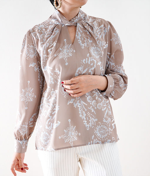 Water pattern blouse with twisted collar