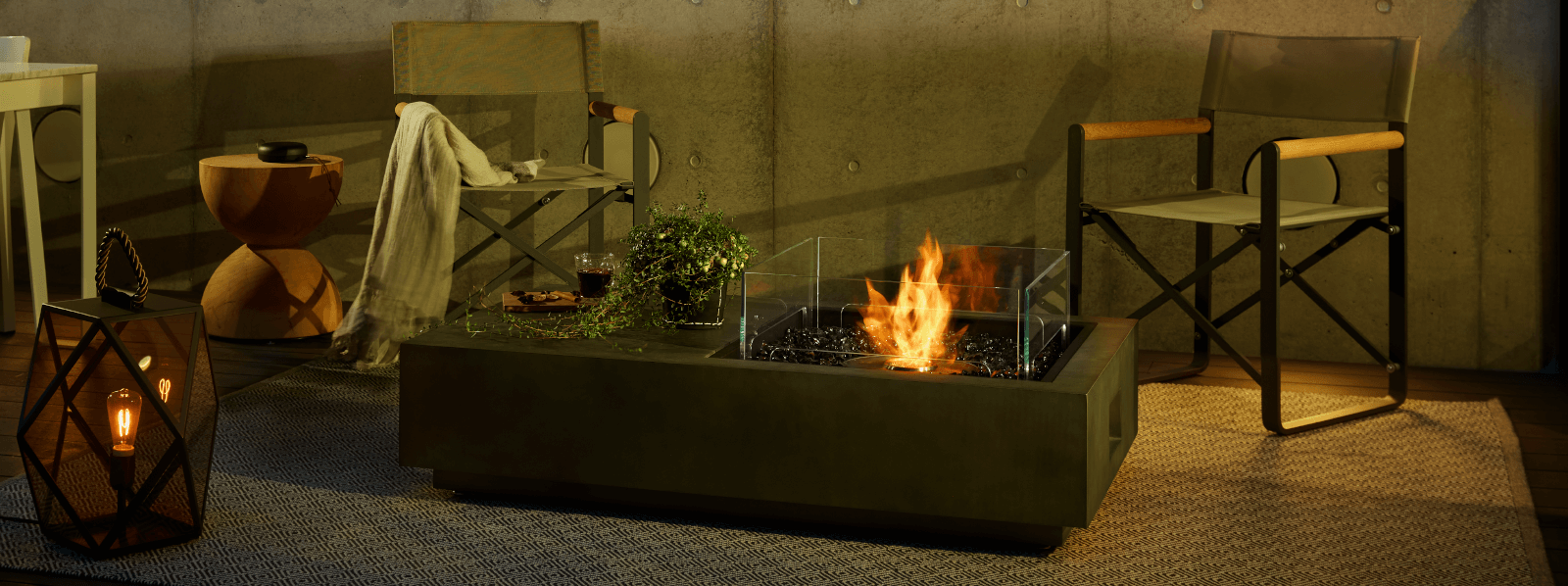 バイオエタノール暖炉「EcoSmart Fire」製品のmanhattan50の画像。暖炉と違って工事が不要なため、自由な場所に配置できています。