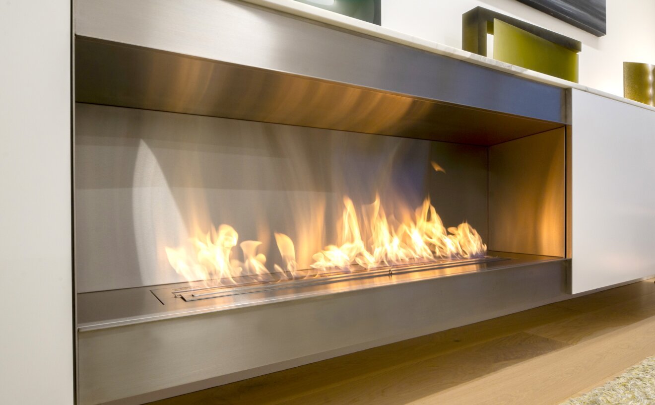 バイオエタノール暖炉「EcoSmart Fire」のアクセサリー ケヤキ薪をGHOSTで使用した例の画像
