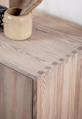 Dovetail joints in wood