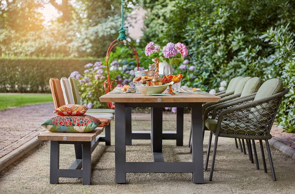 Table de salle à manger, banc et chaises Vasto