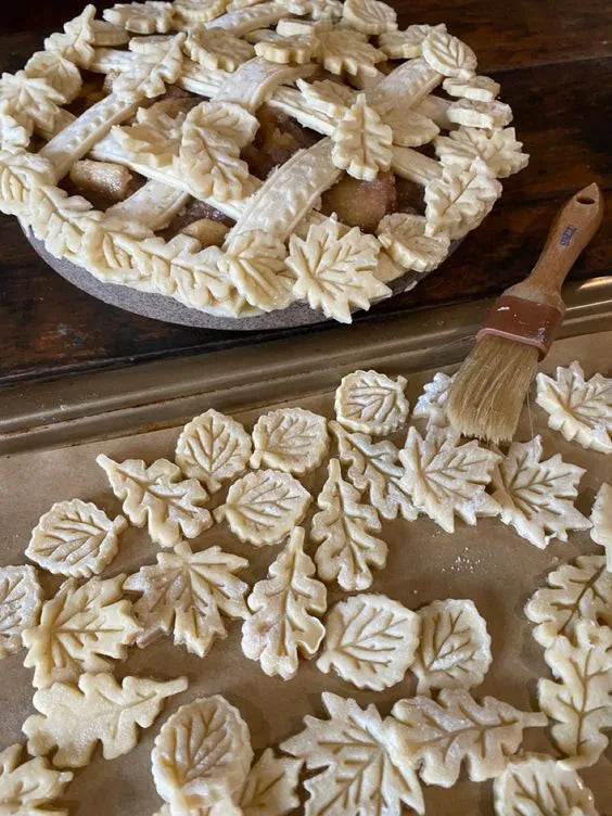 Tarte décorée motifs de feuilles