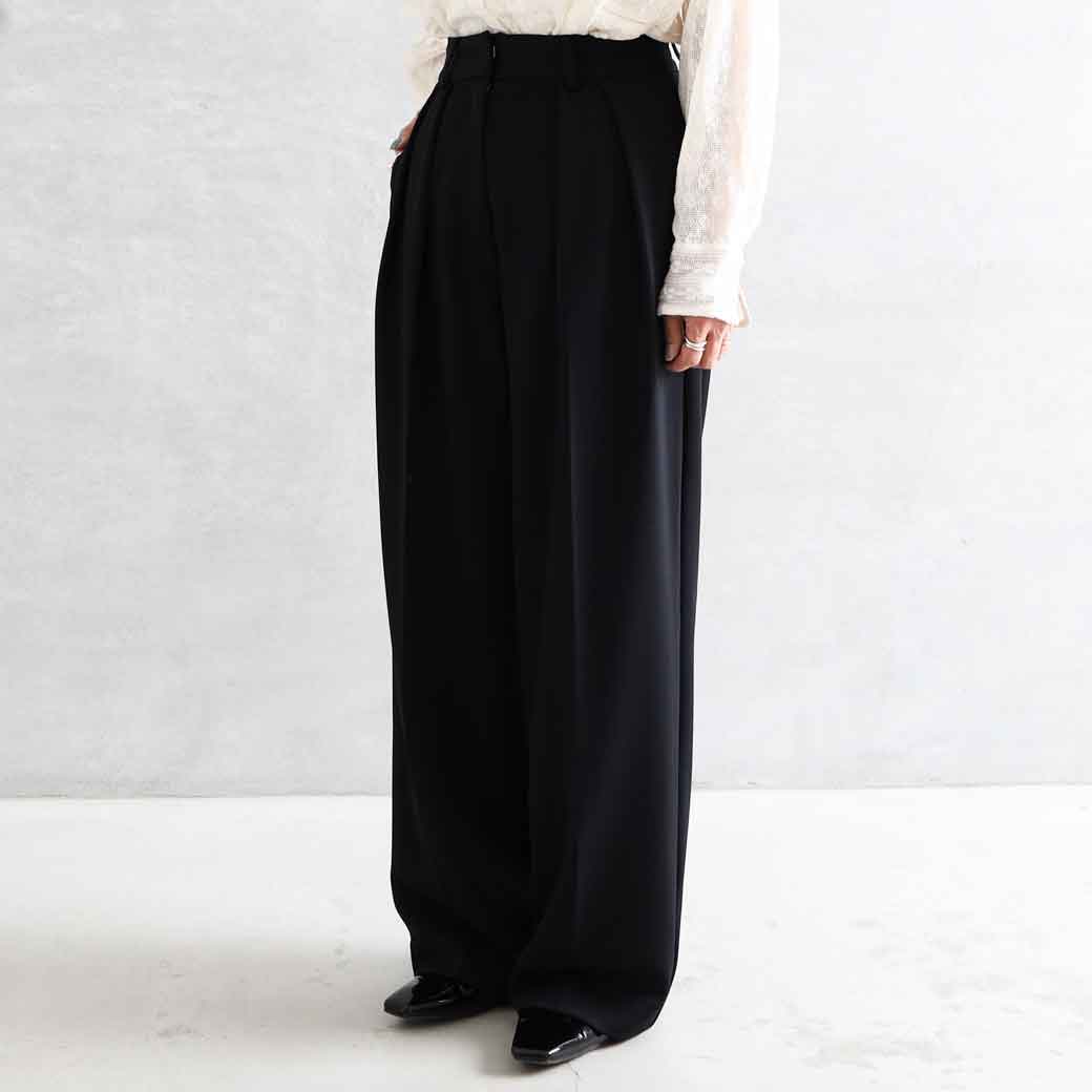 トゥデイフル Doubletuck Twill Trousers ブラック カジュアルパンツ