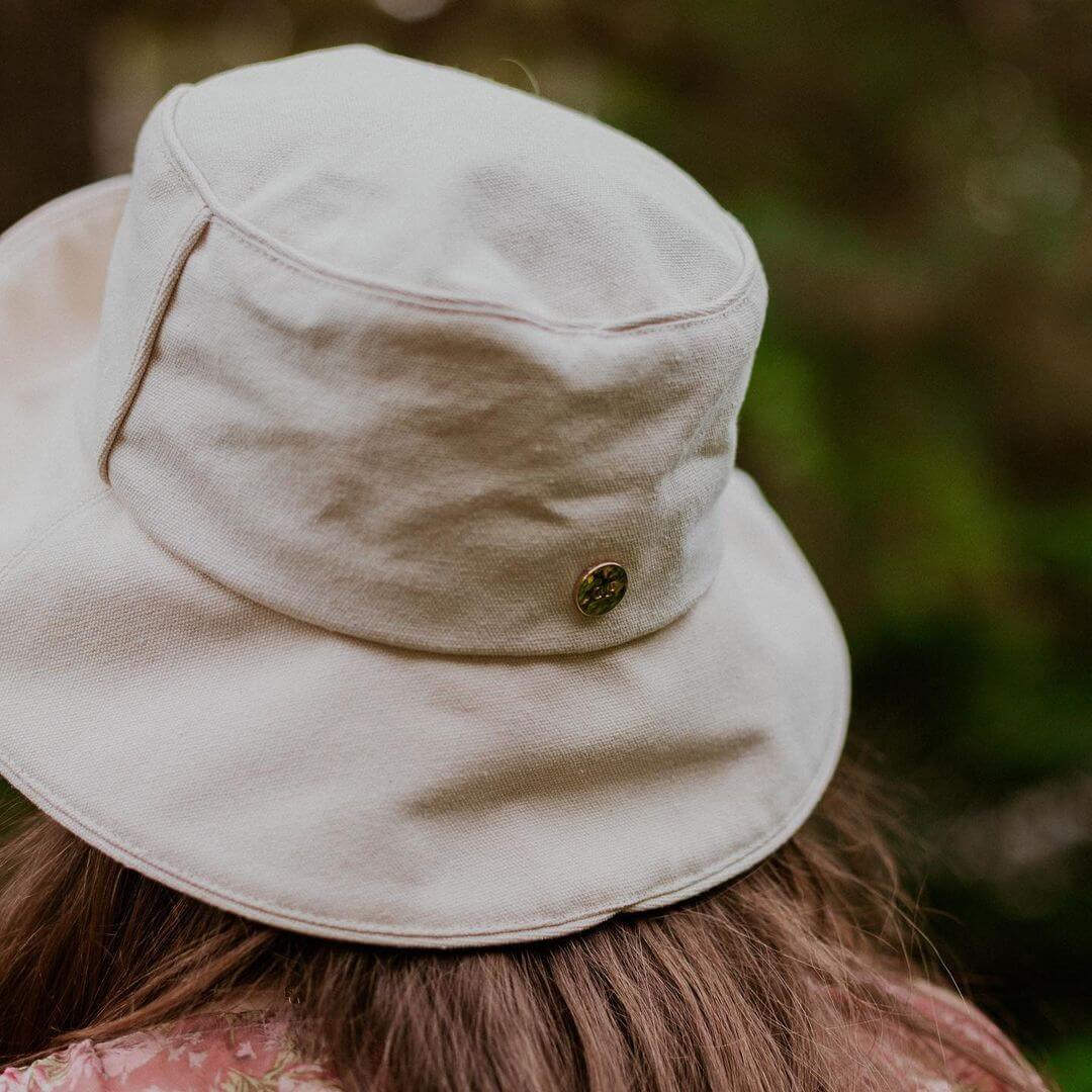 Women's Bucket Hat Outfits for 2022 [From the '90s] - GIGI PIP