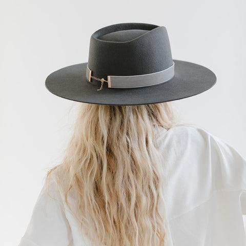 How to Style Hats for Blonde Hair 2022 - GIGI PIP