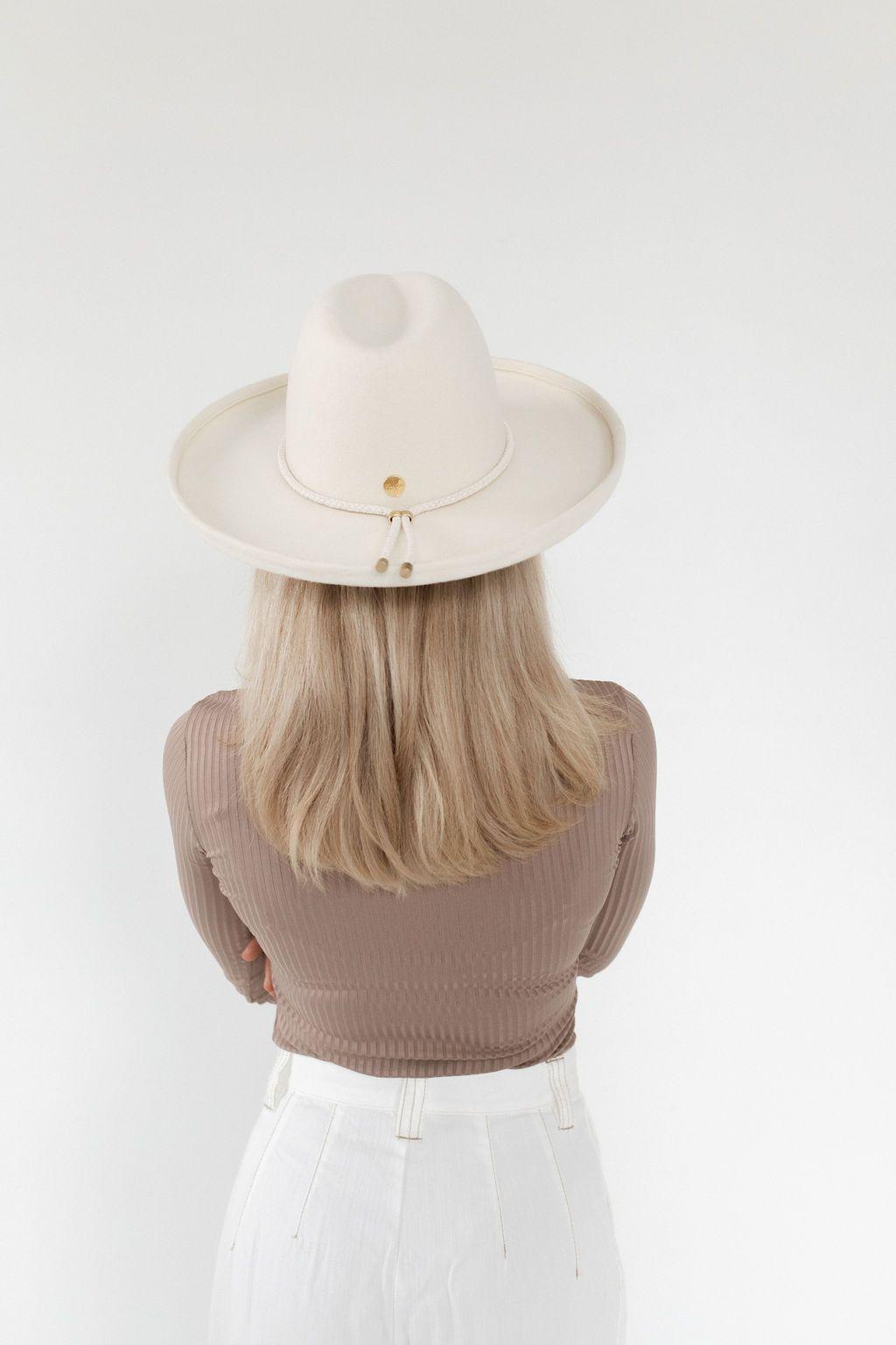 The Cara Loren Pencil Brim Hat - Off White BLEMISHED