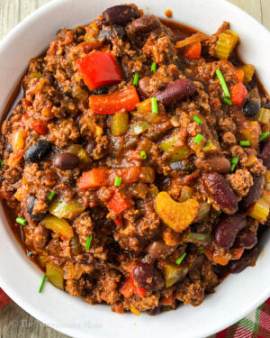 HIGH PROTEIN BEEF CHILI - Nutritionist Mom