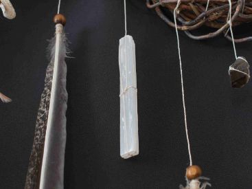 https://cdn.shopify.com/s/files/1/0431/7298/7038/files/Selenite.jpg?v=1696623638