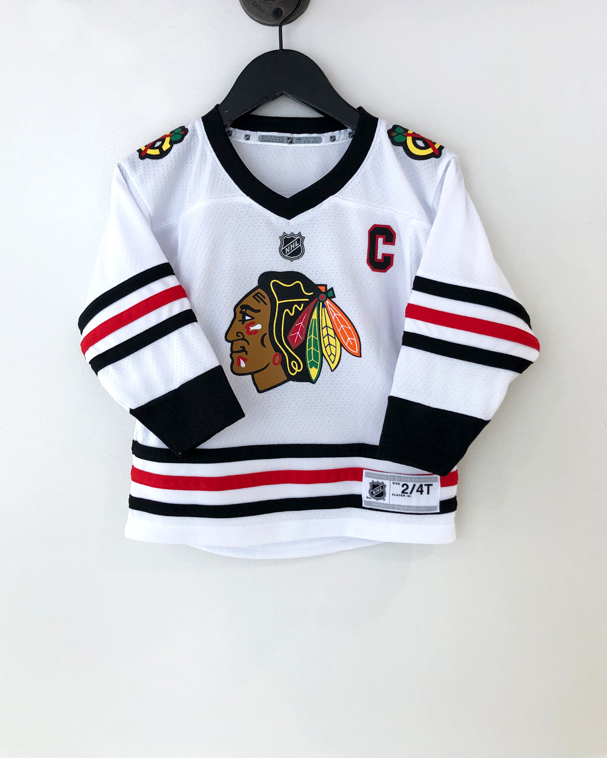 jonathan toews away jersey