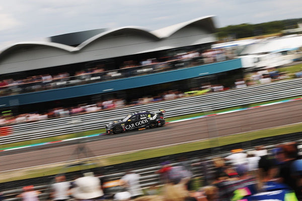 Adam Morgan racing to the finish line at thruxton