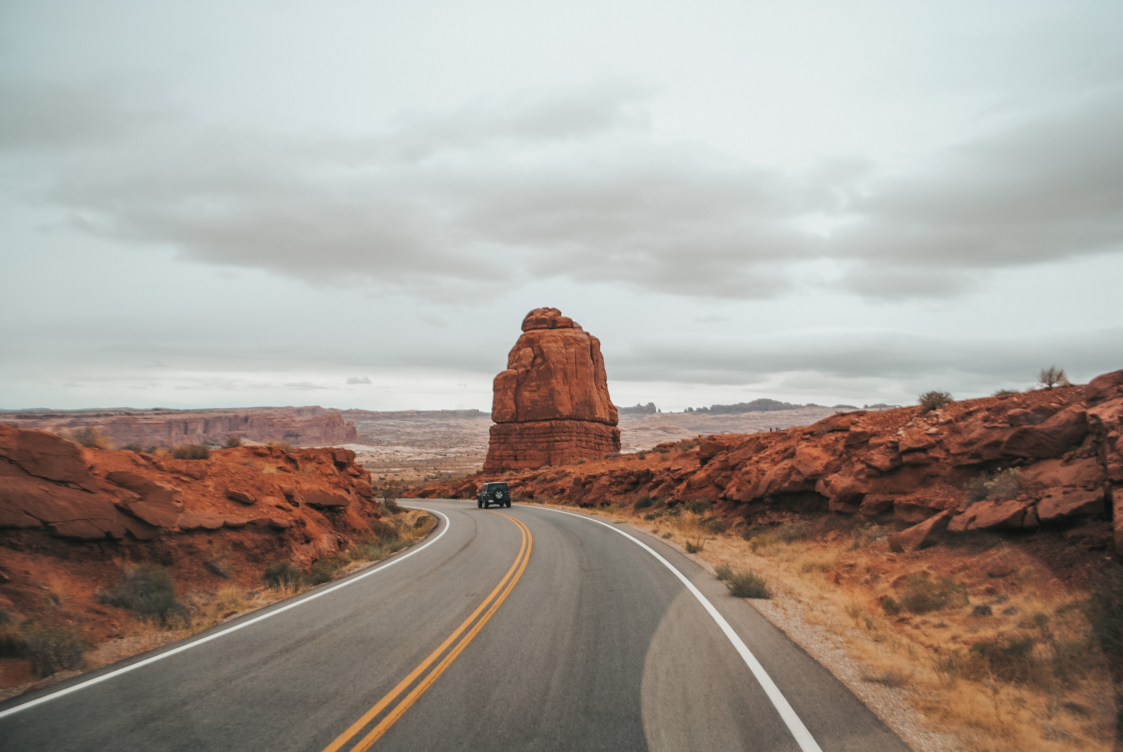 Road into monument valley