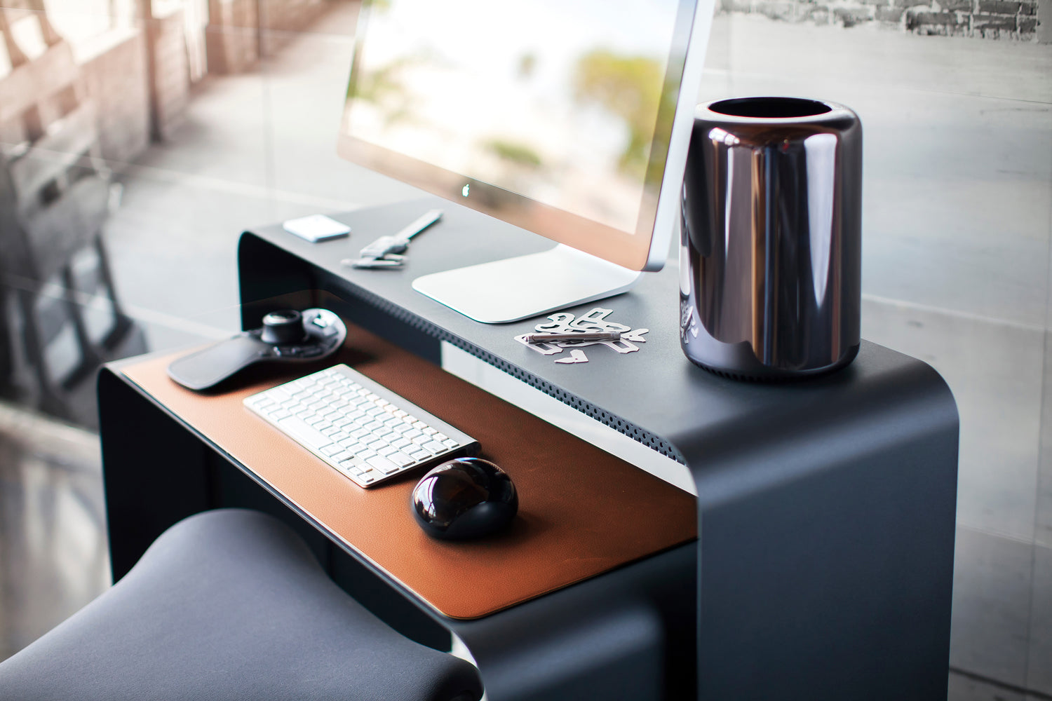 onelessdesk tenth anniversary edition with leather desk pad