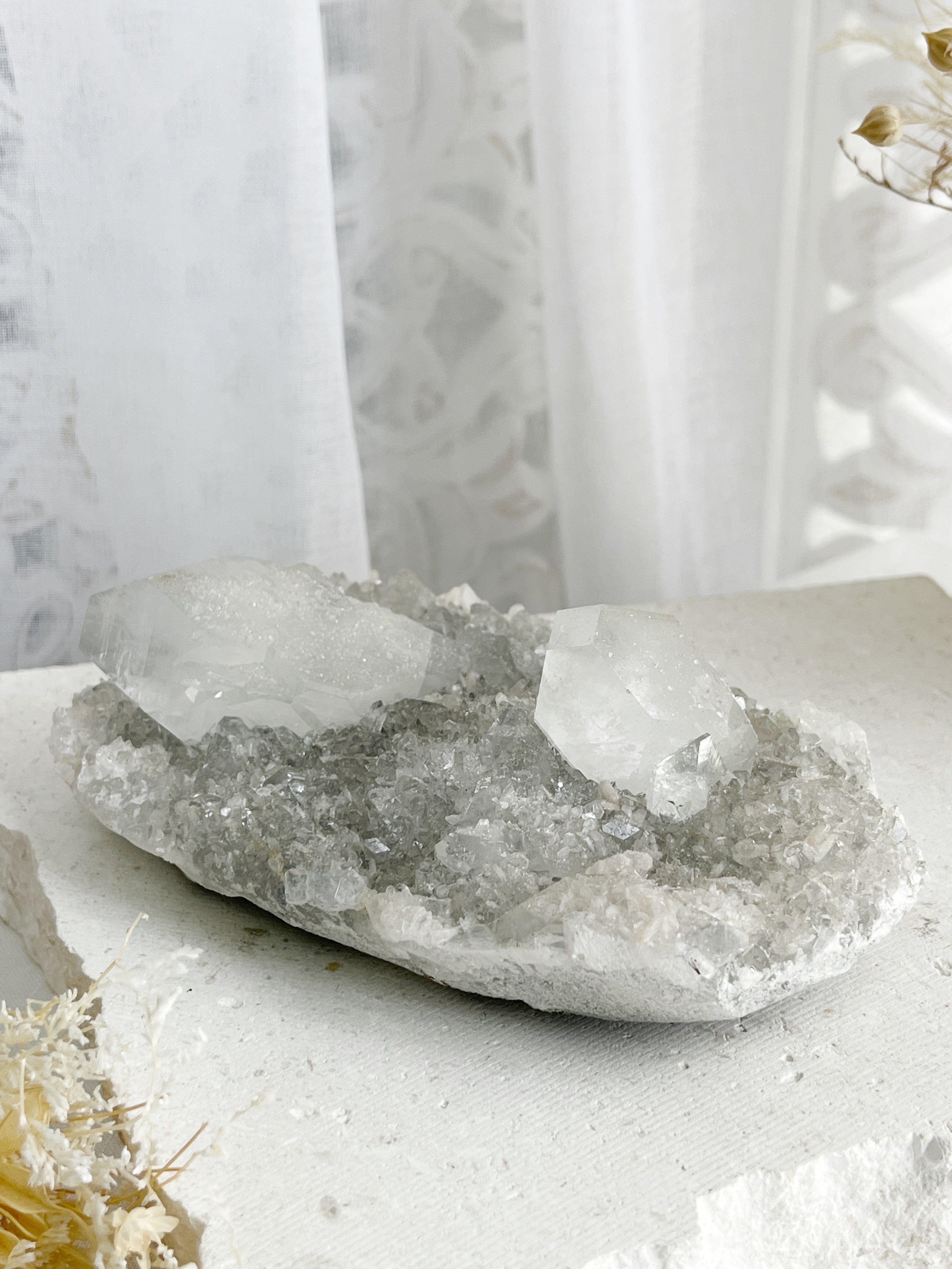  APOPHYLLITE, STILBITE + CHALCEDONY CLUSTER || 20821