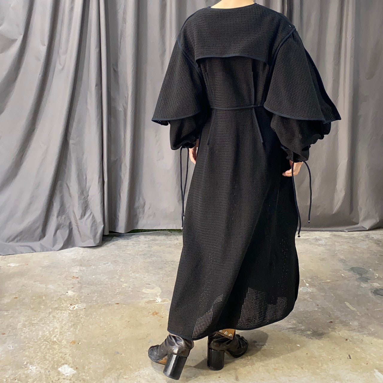 ＜YOHEI OHNO＞ LAYERED SLEEVE COTTON MESH COAT（BLACK）/  ＜ヨウヘイオオノ＞レイヤードスリーブコットンメッシュコート（ブラック）