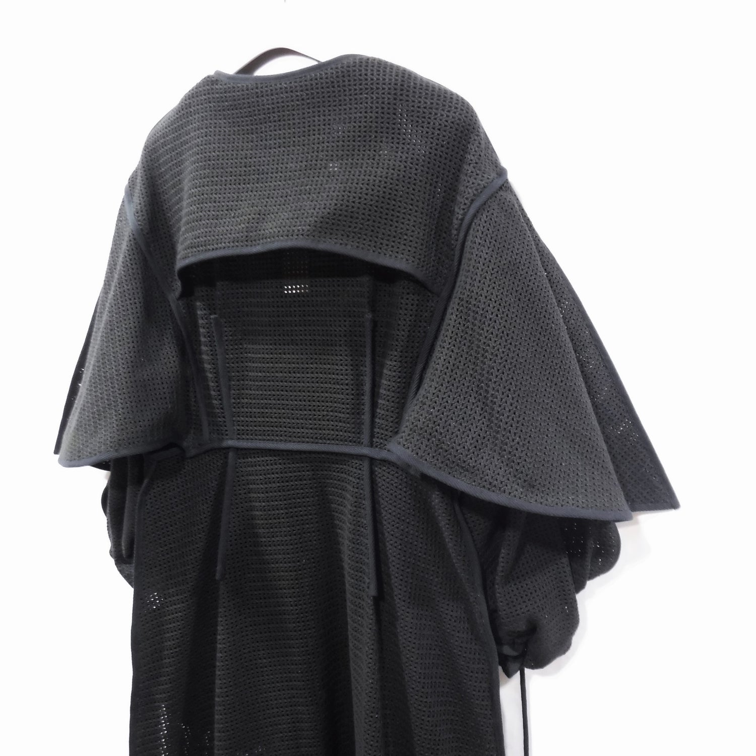 ＜YOHEI OHNO＞ LAYERED SLEEVE COTTON MESH COAT（BLACK）/  ＜ヨウヘイオオノ＞レイヤードスリーブコットンメッシュコート（ブラック）