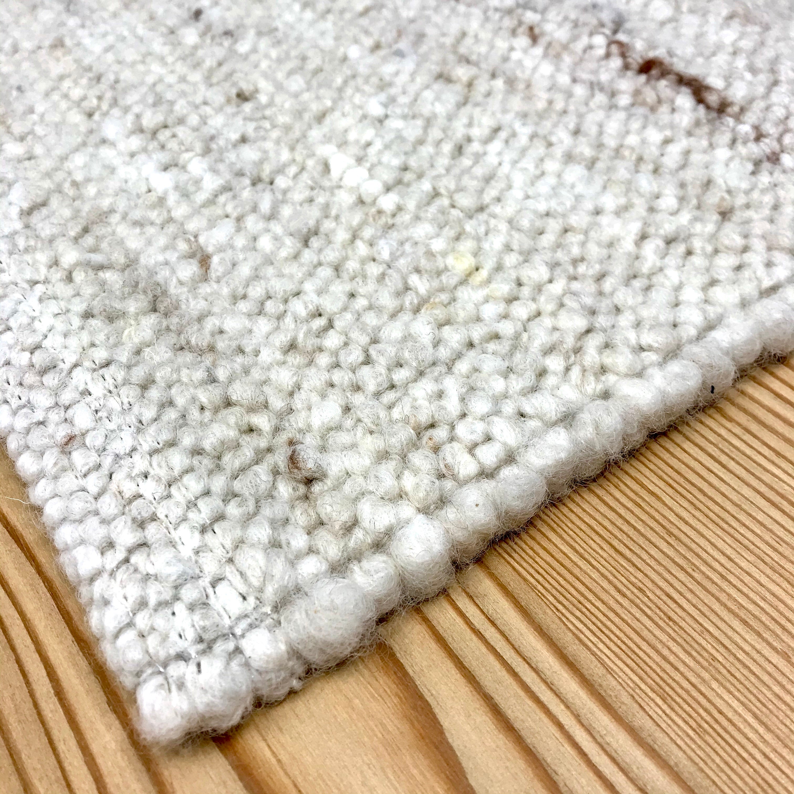 Tappeto di lana tessuto a mano "Imst", per soggiorno, scendiletto, colore bianco beige chiazzato marrone, anche su misura - Gaidra HOME