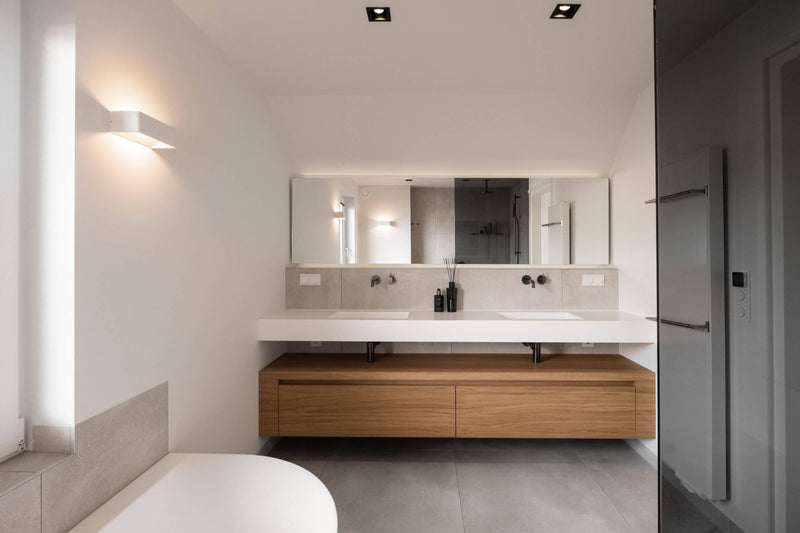 Moderne badkamer met houten badkamermeubel-Het Badhuys-Badkamer-OBLY