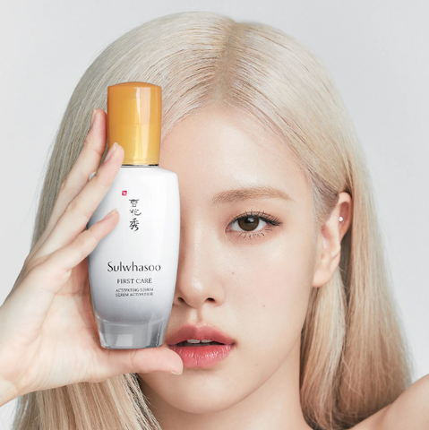 BLACKPINK Rose 与雪花秀 The First Care Activating Serum 合影