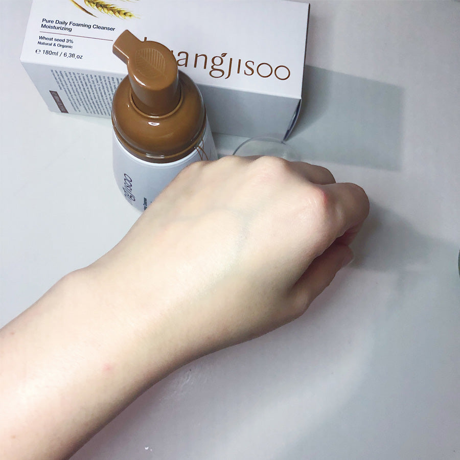 Huangjisoo Pure Daily Foaming Cleanser after - M Review 83