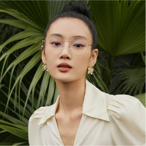 Catch the summer's tail with JILLSTUART Eyewear