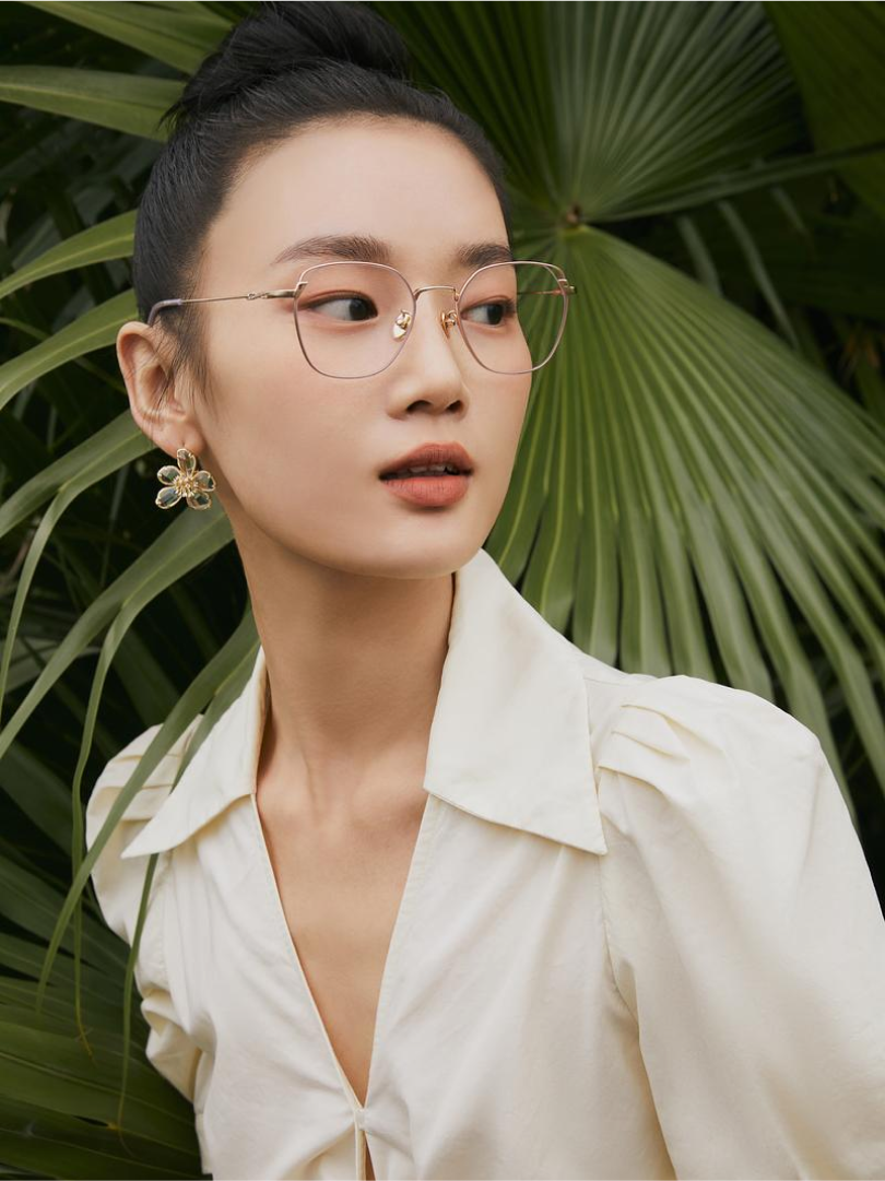 Catch the summer's tail with JILLSTUART Eyewear