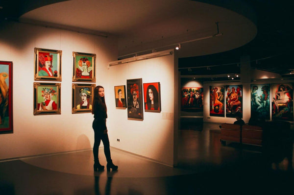 Girl walking into a gallery made with Modular Partitions