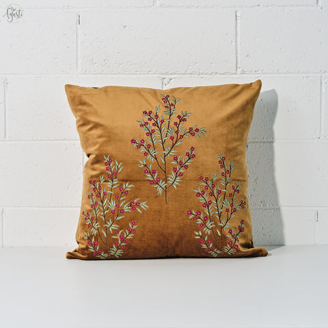 Mansur embroidered cushion cover. Velvet fabric. Agasti