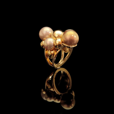 Bubble ring in 18k rose gold with three 10–14 mm cultured freshwater Edison pearls by Sonja Hunefeld of Odinski in the Netherlands