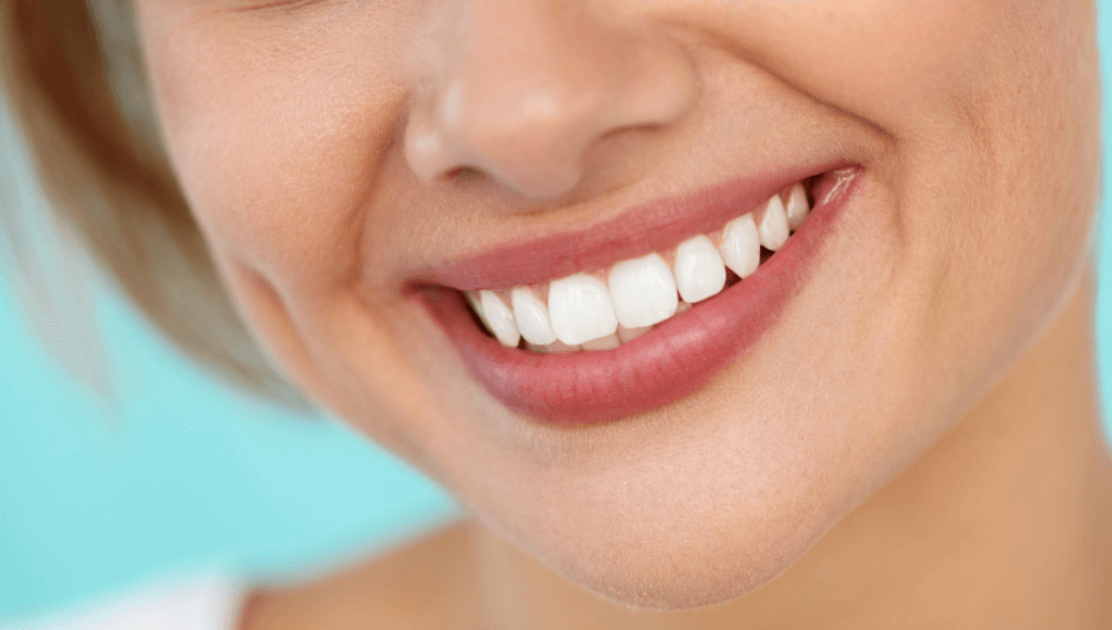 Comment blanchir les dents avec du peroxyde d'hydrogène : guide complet