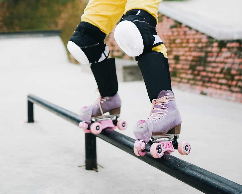 HOW TO GRIND ON ROLLER SKATES 