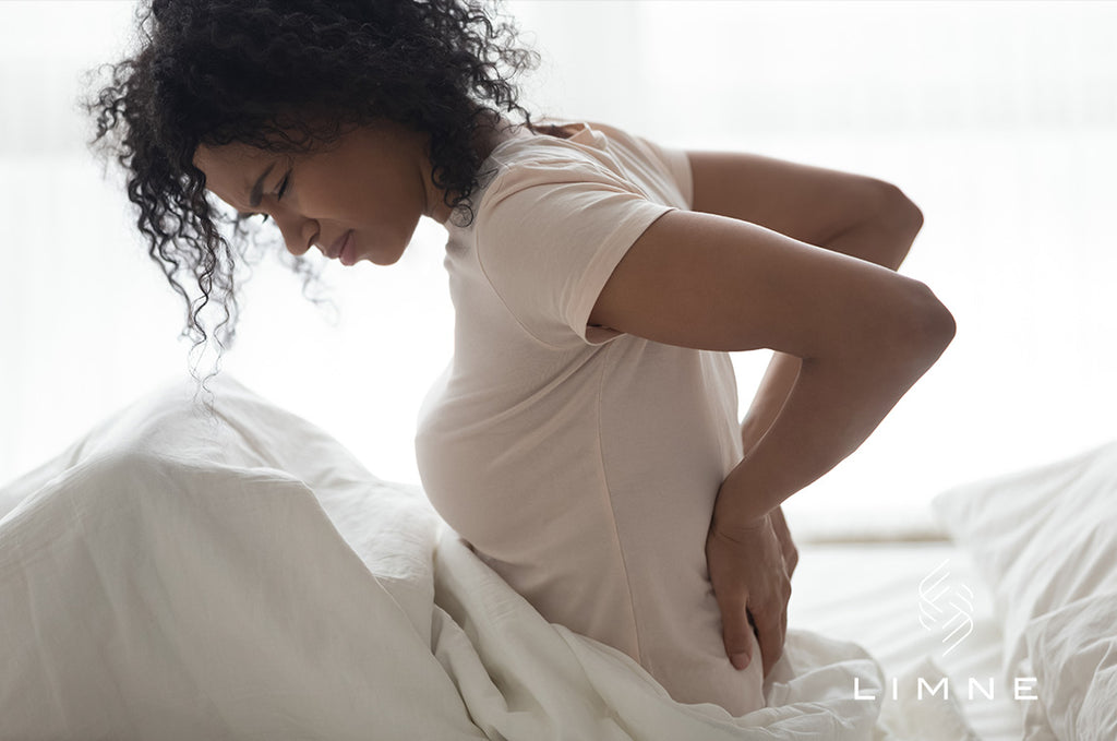 ベッドからの起床時に腰が痛いのはなぜ 寝起きの腰痛を防ぐ対策 Limneオンラインショップ マットレス 枕などの寝具オンライン通販