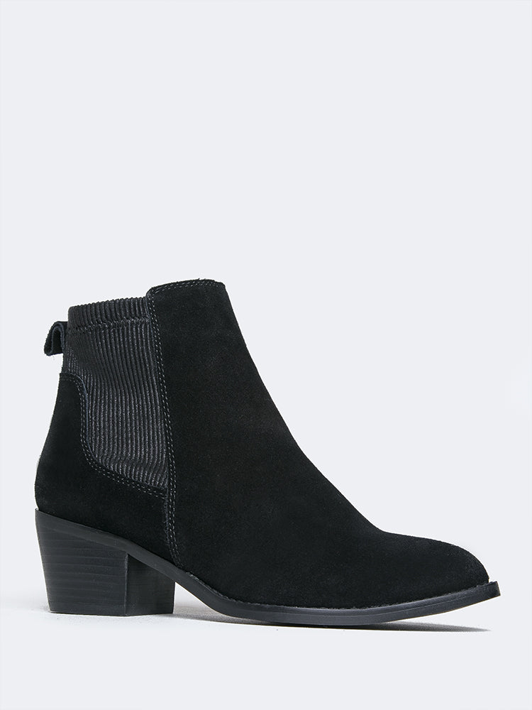 pointed toe chelsea bootie