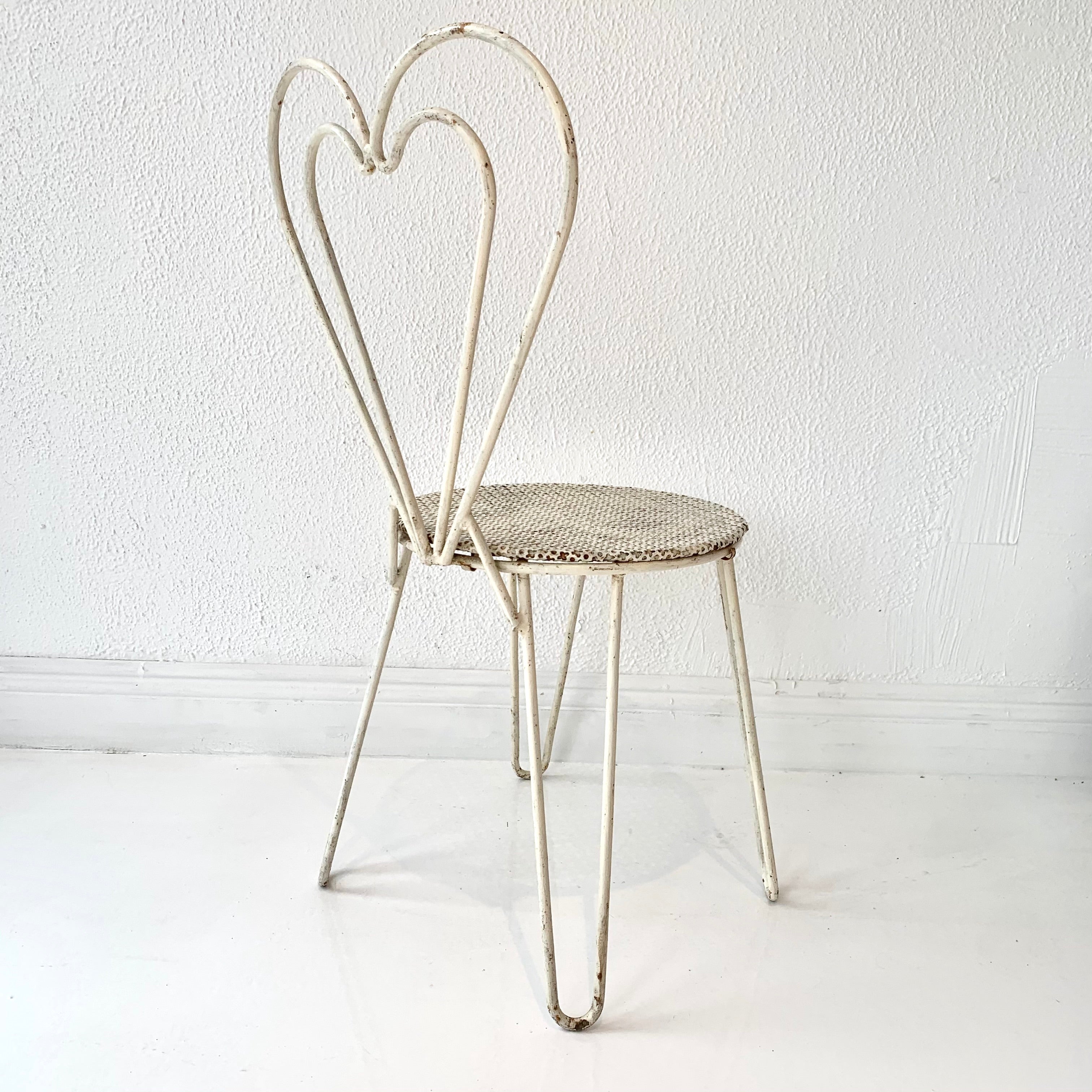 eyelash stool