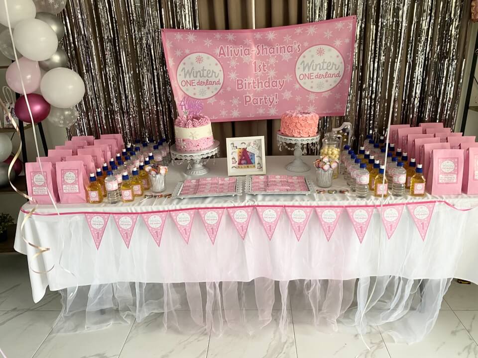 Girls Winter ONEderland Party Table