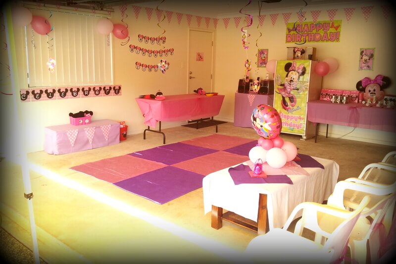 Minnie Mouse Birthday Party Setup