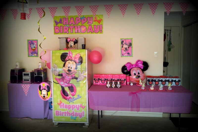 Minnie Mouse Party Favour Table