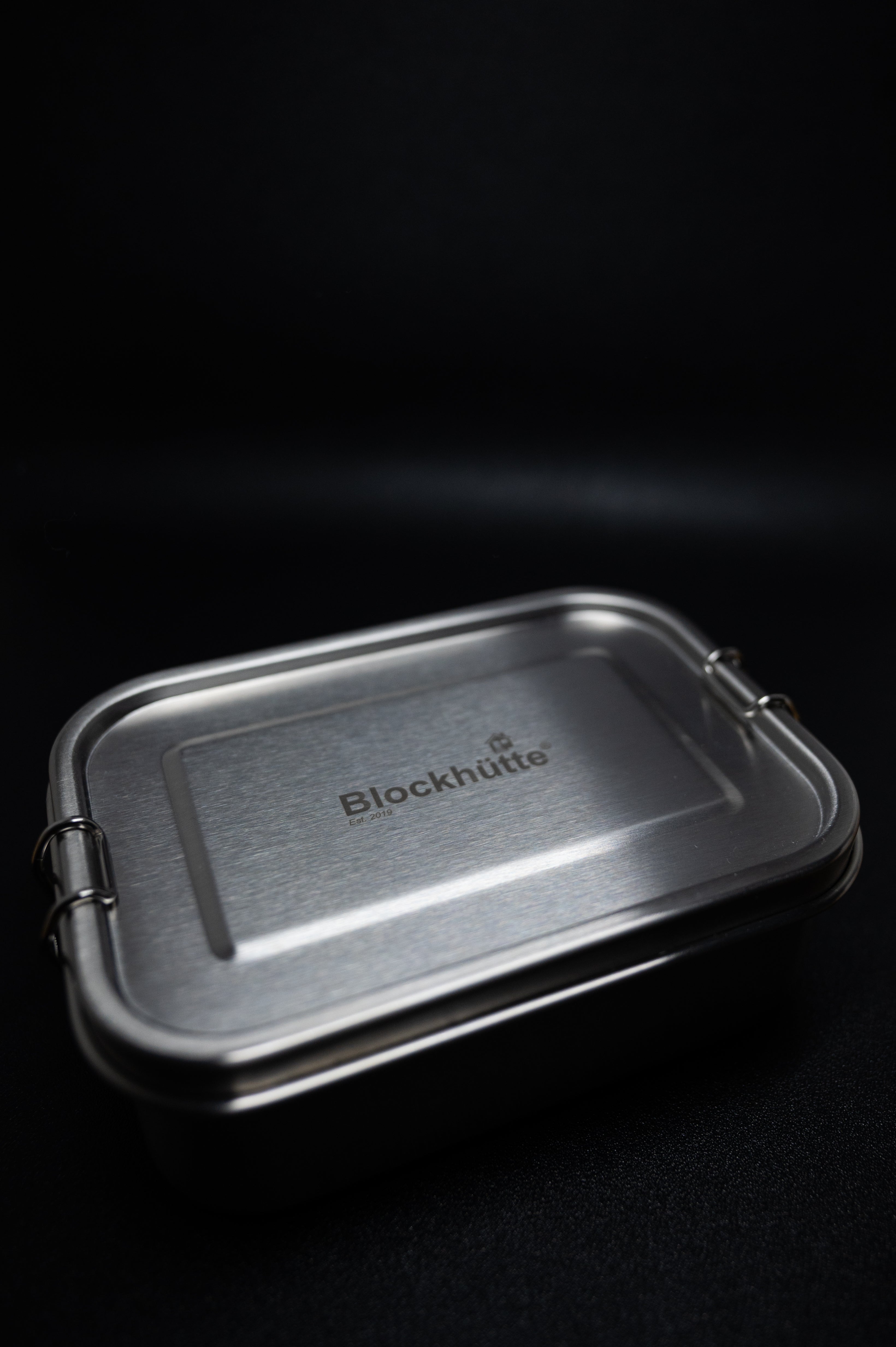 Blockhuette stainless steel lunch box in front of dark background