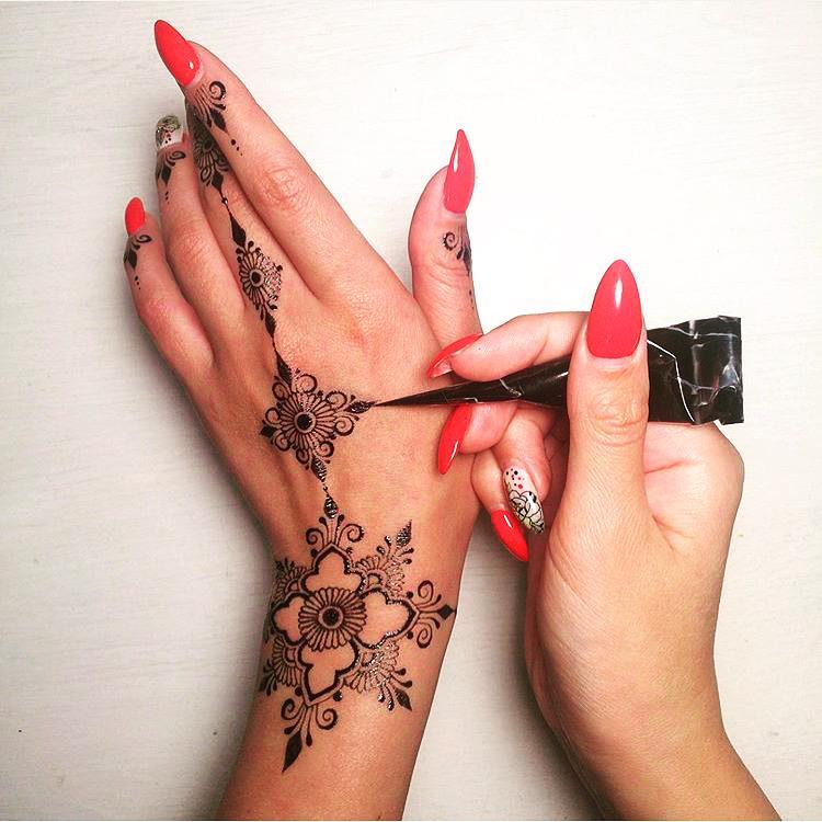 (c) Henna.ch