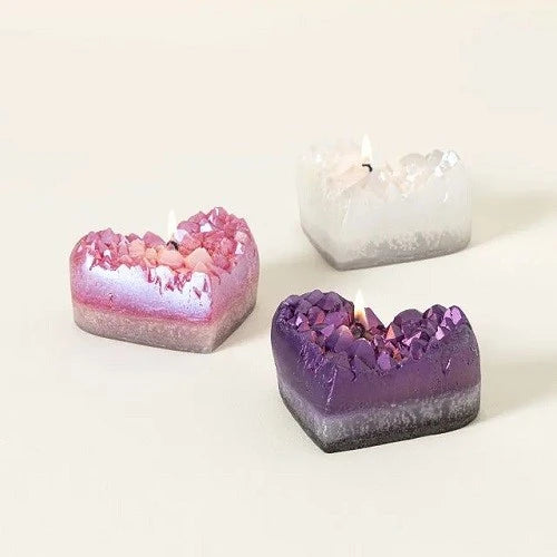 6-girlie-gift-geode-heart-candle