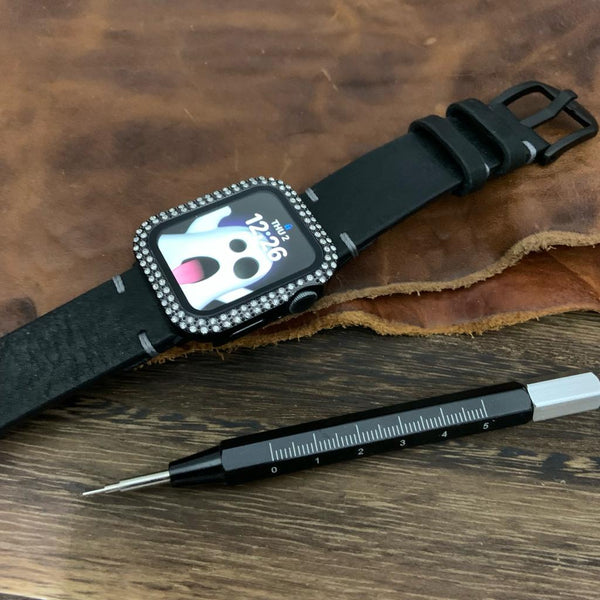 Minimalist Design Harmony - Apple Watch Paired with Handmade Vintage Nero Leather Strap