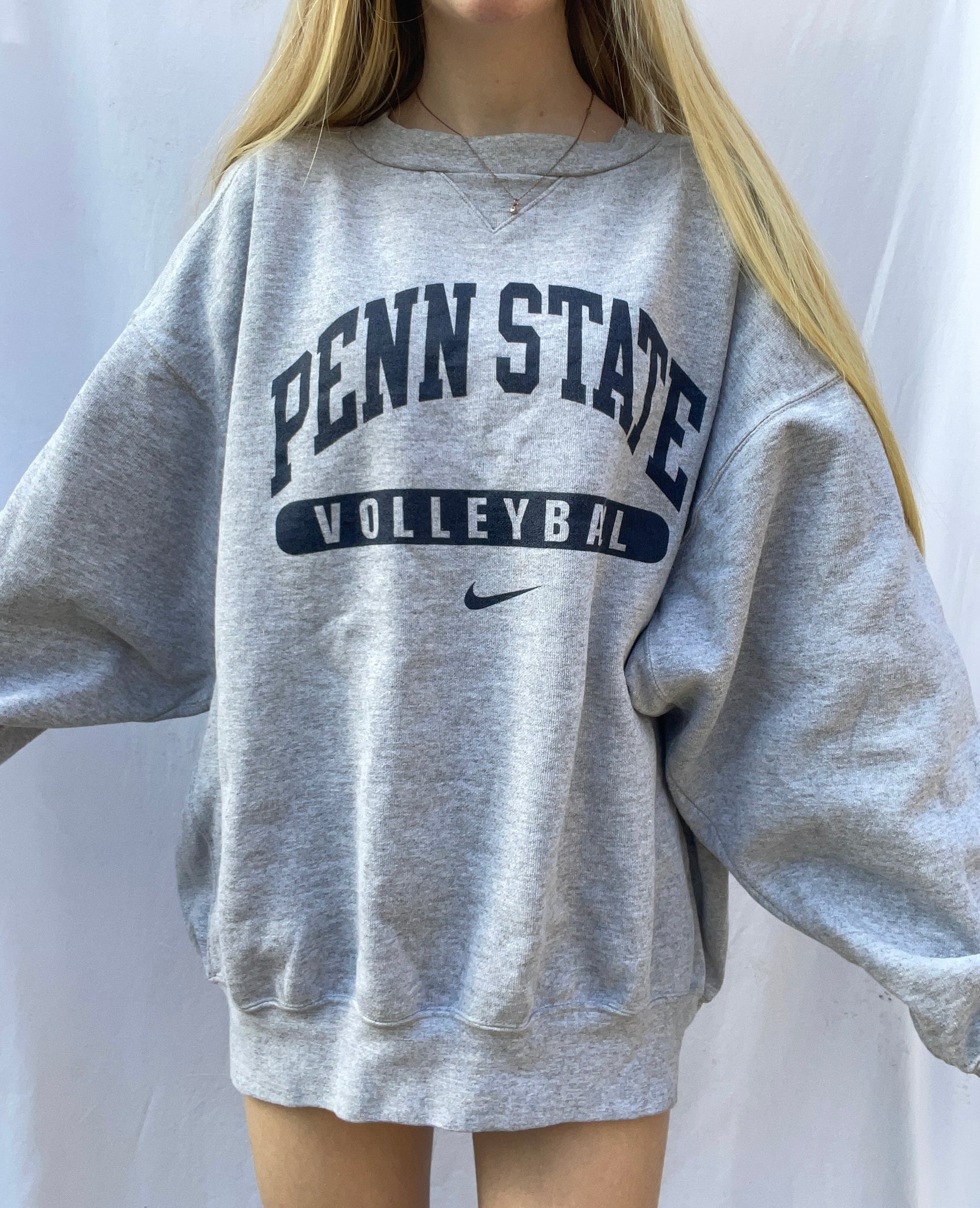 L) Penn State Volleyball Nike Sweatshirt Happyy.thrifts