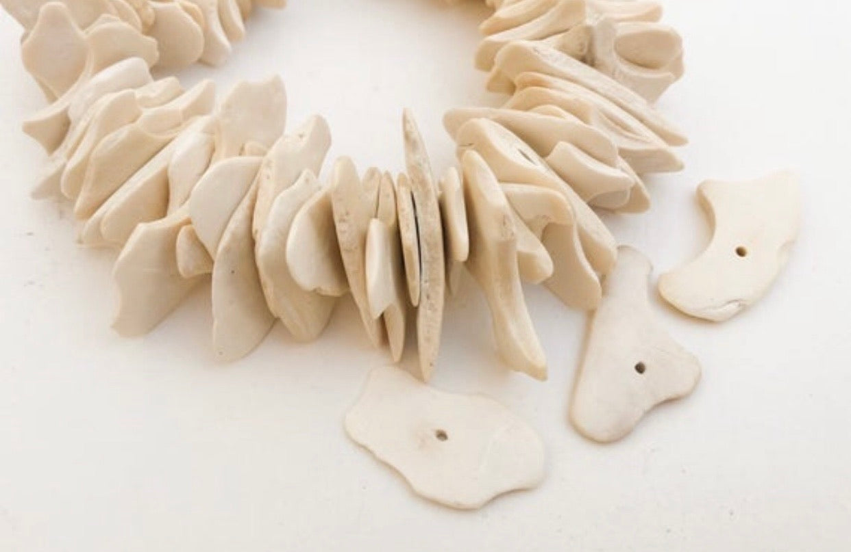 Coconut Wood Chips, Large Coco Chips Cream Off White, Coconut Shell, Natural Wood Beads-30pc
