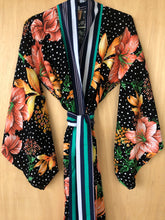 Carregar imagem no visualizador da galeria, kimono longo floral preto

