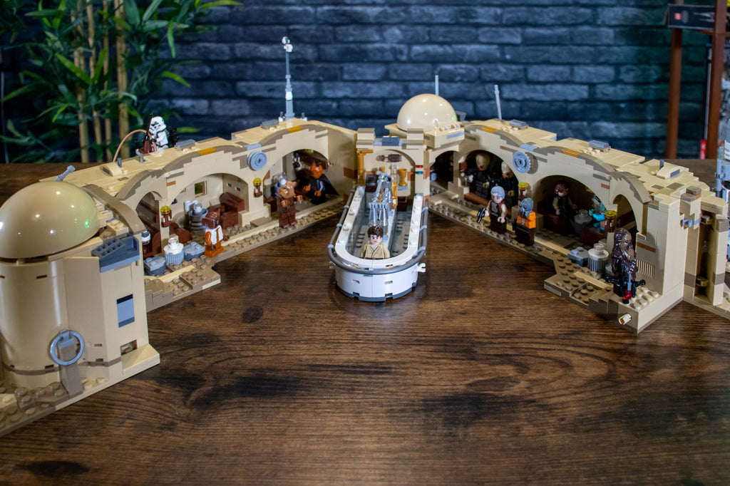 Lego Mos Eisley Cantina is the only Star Wars set with its own bar