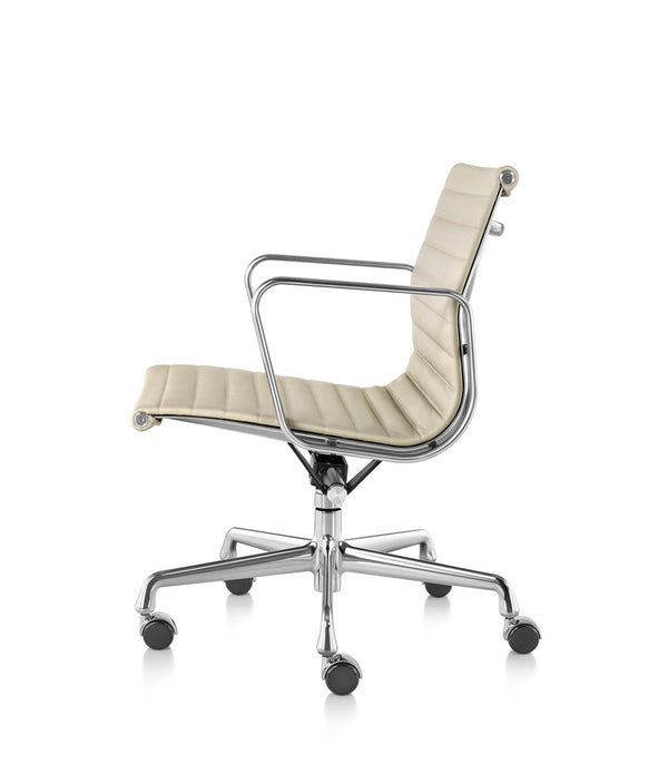 eames® soft pad group management chair