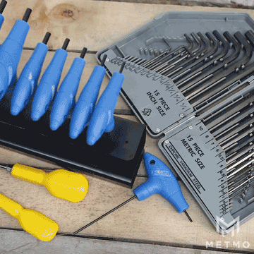 MetMo Pocket Driver being shown to take up less space than everyday tools.
