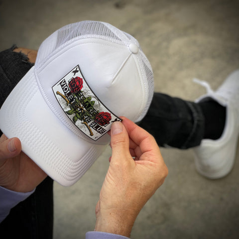 White trucker hat with Art roses Partch-clip interchangeable in a snap