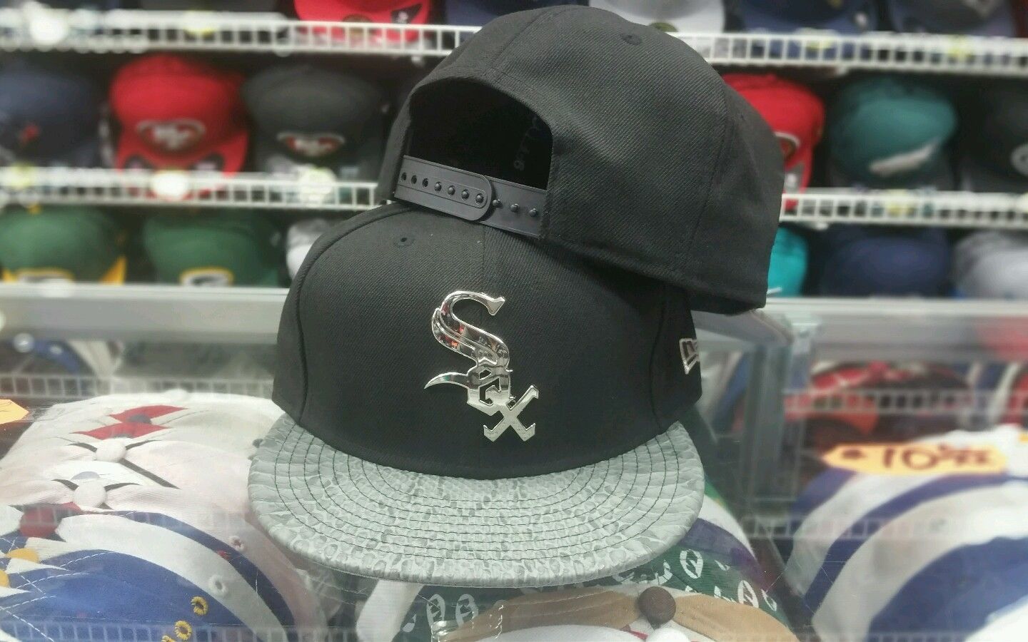 Exclusive Metal Silver Logo New Era Chicago Sox Exclusive Fitted Inc