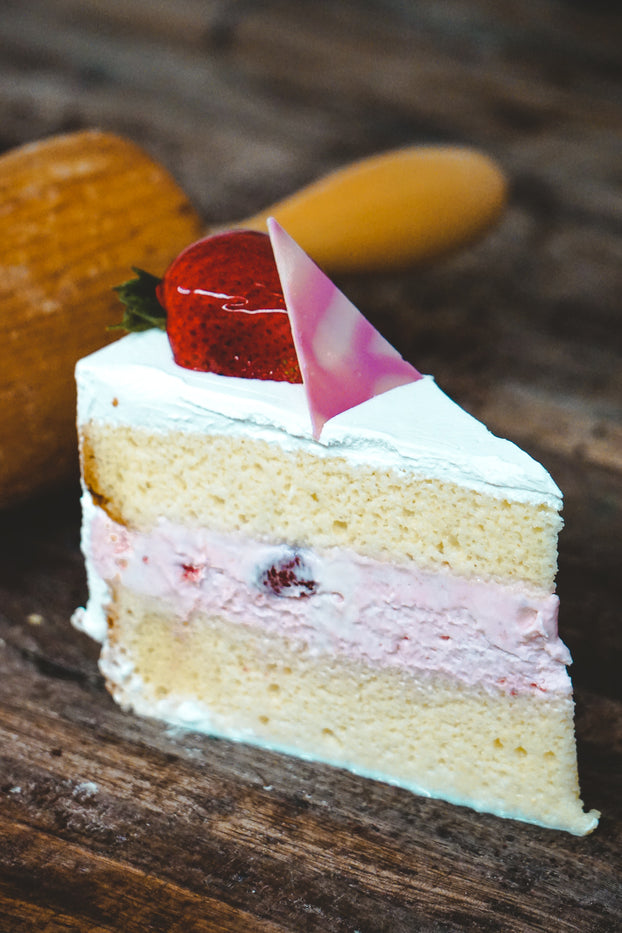 tres leches strawberry crunch cake